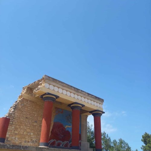 palais-de-knossos-colonnes-rouges-fresque-taureau-heraklion-crete-grece